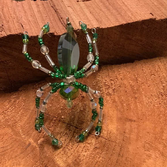 Emerald green spider - Picture 5 of 5